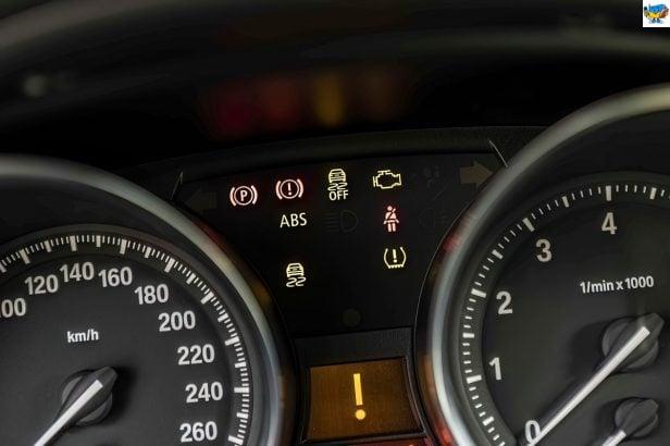 Ви щодня несвідомо наражаєте свій автомобіль на небезпеку, роблячи ці дії! Ви щодня несвідомо наражаєте свій автомобіль на небезпеку, роблячи ці дії!